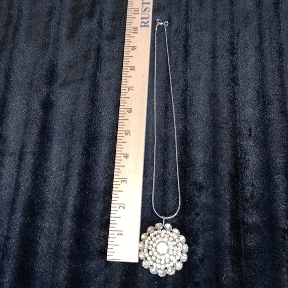 Vintage, crystal rhinestone necklace cluster with 18” snake chain silver tone - Picture 6 of 7